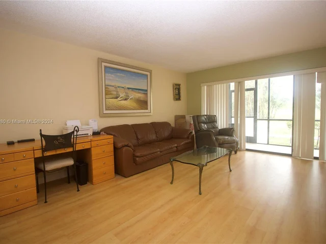 4000 N Hills Dr # 3, Hollywood FL 33021