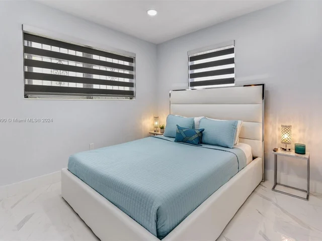 980 W 45th Pl, Hialeah FL 33012