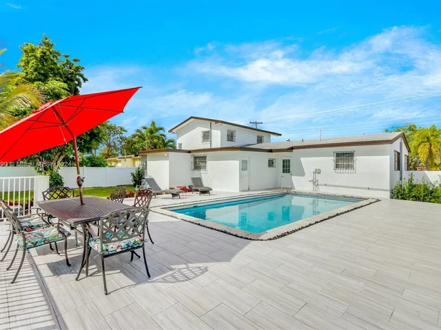 980 W 45th Pl, Hialeah FL 33012