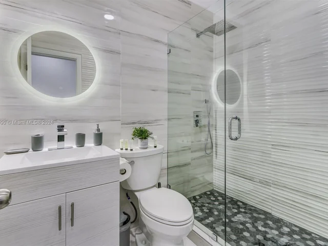 980 W 45th Pl, Hialeah FL 33012