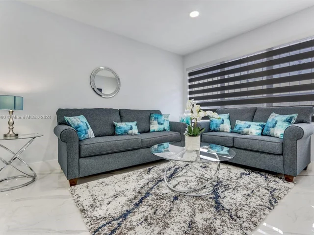 980 W 45th Pl, Hialeah FL 33012