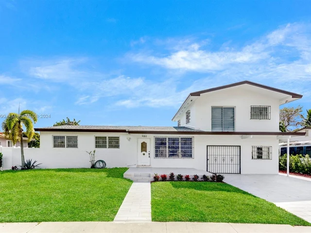980 W 45th Pl, Hialeah FL 33012