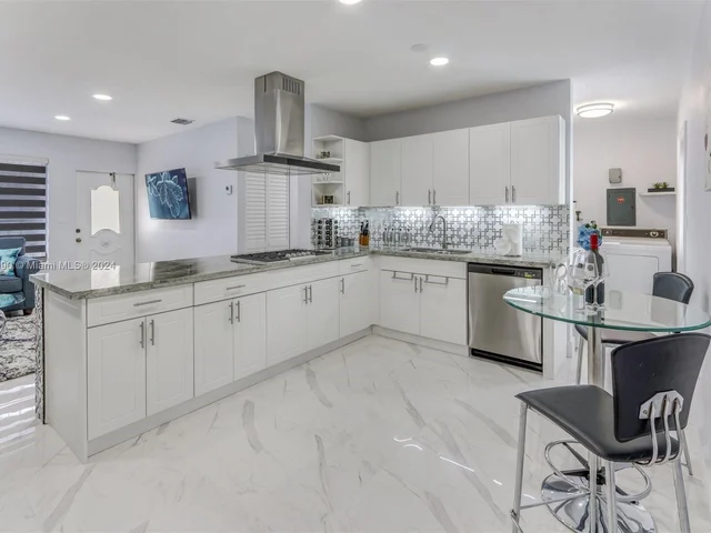 980 W 45th Pl, Hialeah FL 33012