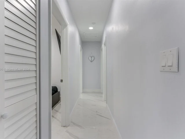 980 W 45th Pl, Hialeah FL 33012