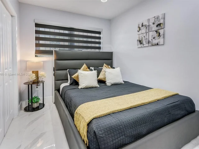 980 W 45th Pl, Hialeah FL 33012