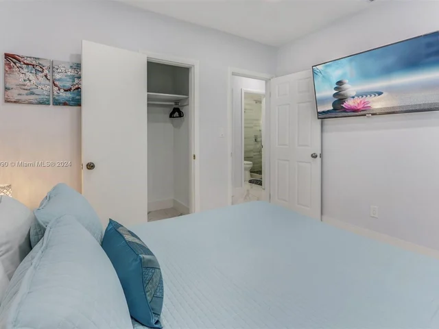 980 W 45th Pl, Hialeah FL 33012