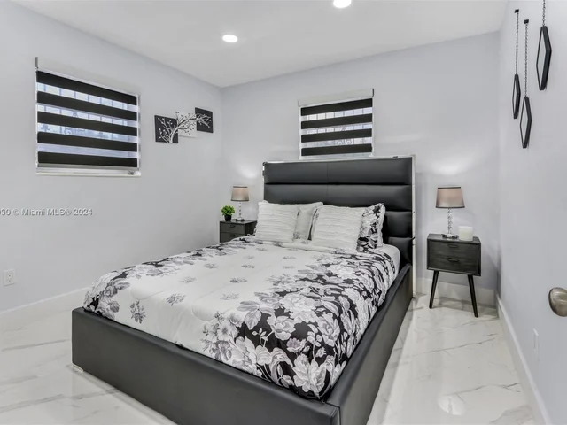 980 W 45th Pl, Hialeah FL 33012