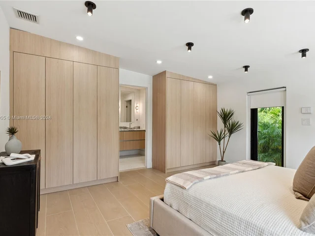 519 SW 25th Rd, Miami FL 33129