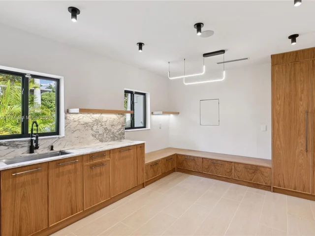 519 SW 25th Rd, Miami FL 33129