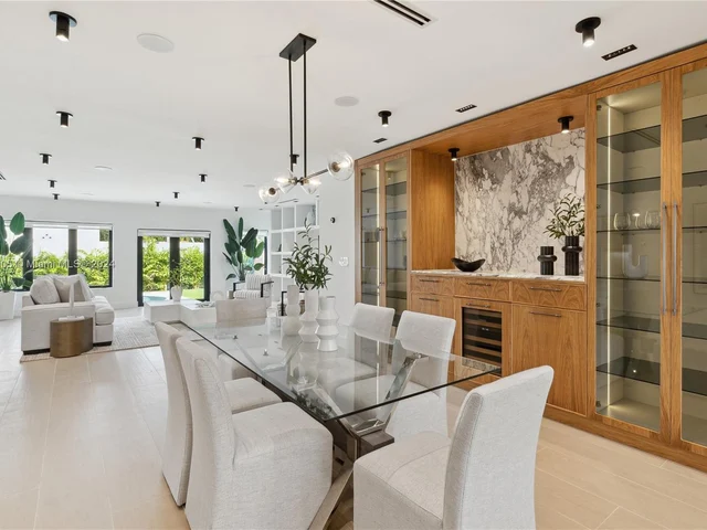 519 SW 25th Rd, Miami FL 33129