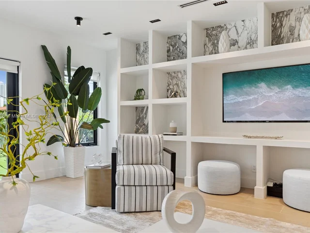 519 SW 25th Rd, Miami FL 33129