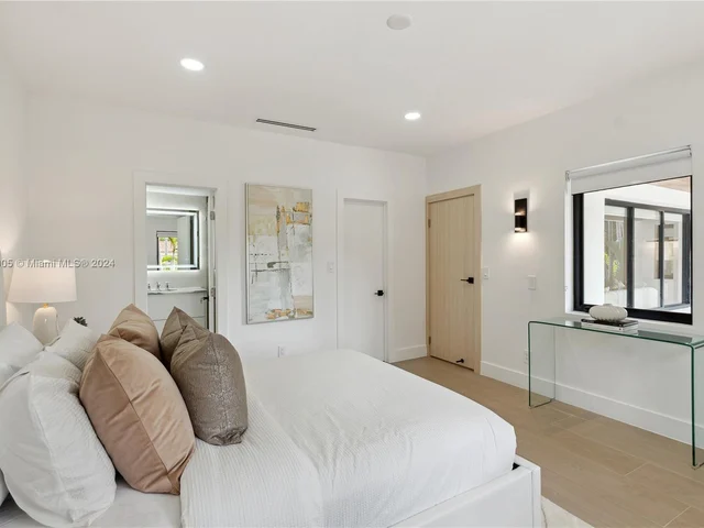 519 SW 25th Rd, Miami FL 33129