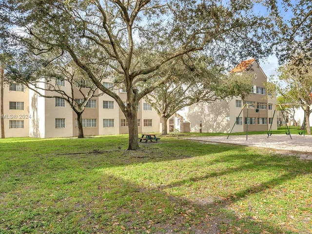 6065 NW 186th St # 302, Hialeah FL 33015