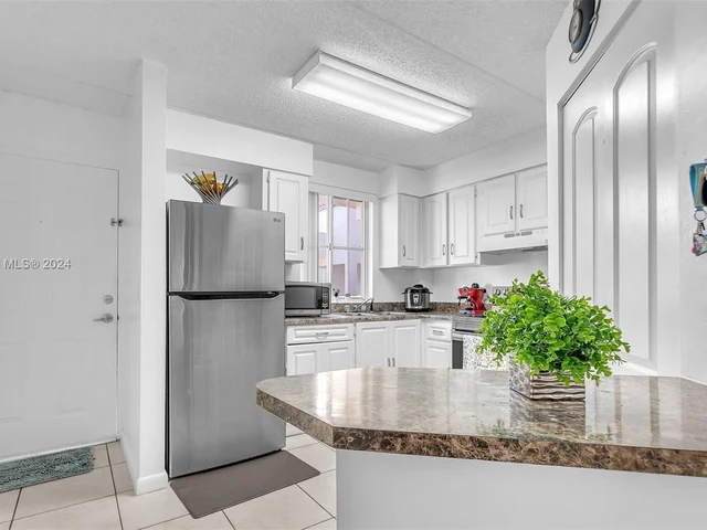 6065 NW 186th St # 302, Hialeah FL 33015