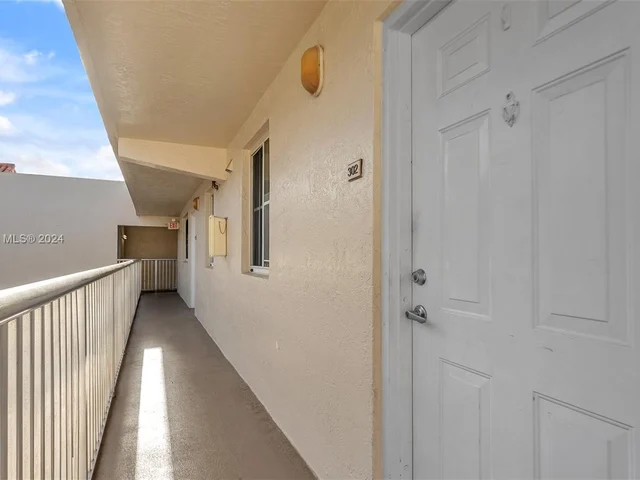 6065 NW 186th St # 302, Hialeah FL 33015