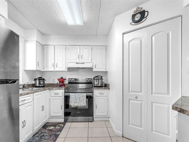 6065 NW 186th St # 302, Hialeah FL 33015