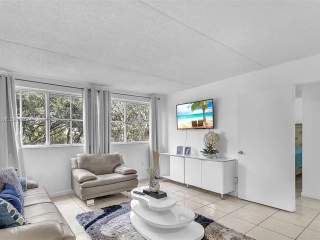 6065 NW 186th St # 302, Hialeah FL 33015