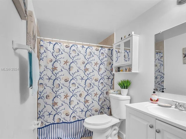 6065 NW 186th St # 302, Hialeah FL 33015