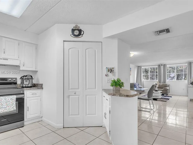 6065 NW 186th St # 302, Hialeah FL 33015