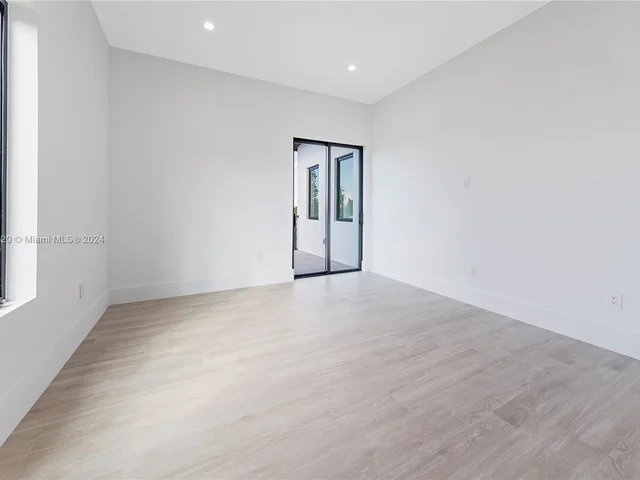 9000 Abbott Ave, Surfside FL 33154