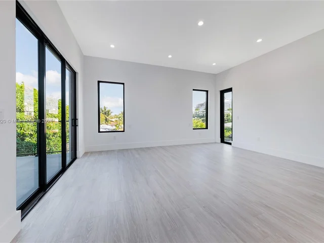 9000 Abbott Ave, Surfside FL 33154