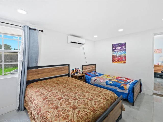 890 SE 1st St, Hialeah FL 33010