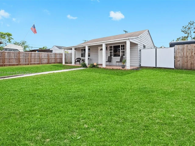 890 SE 1st St, Hialeah FL 33010