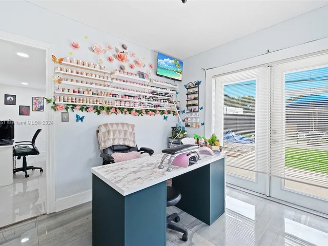 890 SE 1st St, Hialeah FL 33010