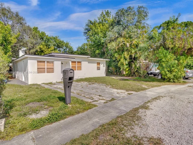 25 NW 127TH ST, North Miami FL 33168