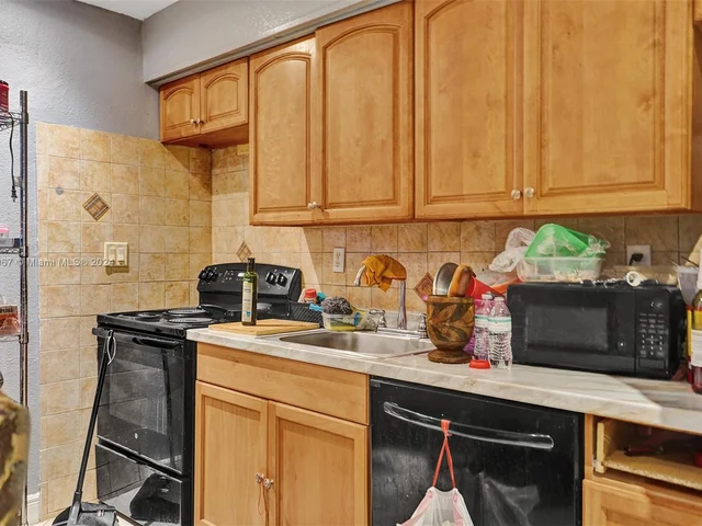 25 NW 127TH ST, North Miami FL 33168