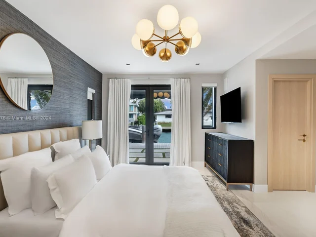 1995 NE 118th Rd, North Miami FL 33181