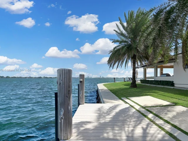 1995 NE 118th Rd, North Miami FL 33181