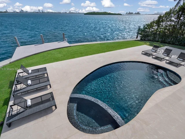 1995 NE 118th Rd, North Miami FL 33181