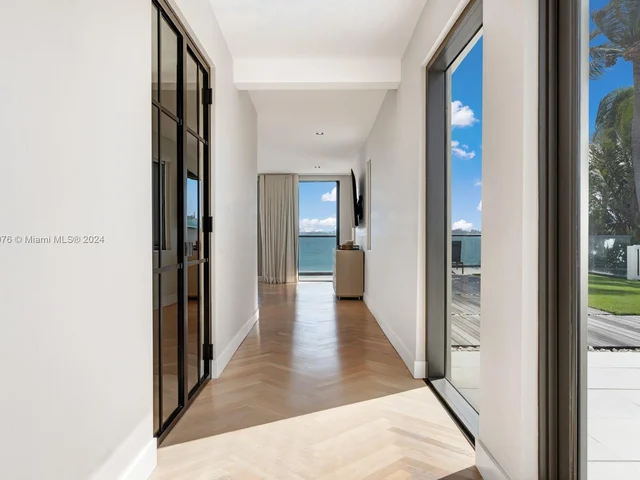 1995 NE 118th Rd, North Miami FL 33181