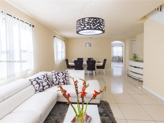 9965 NW 86 TE, Doral FL 33178