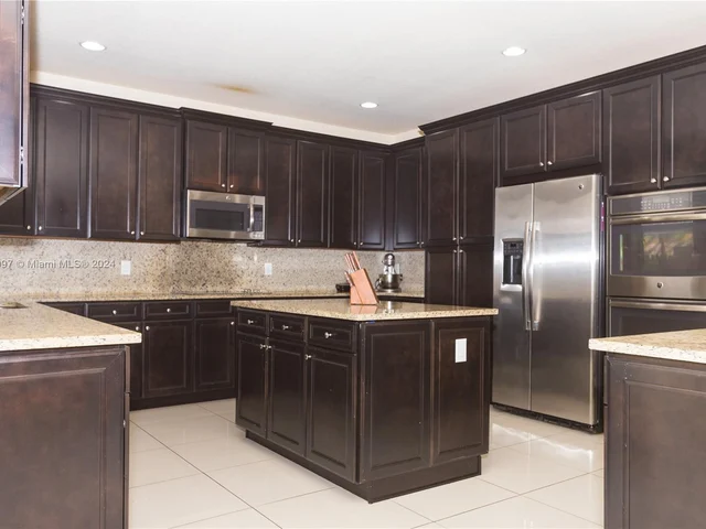 9965 NW 86 TE, Doral FL 33178