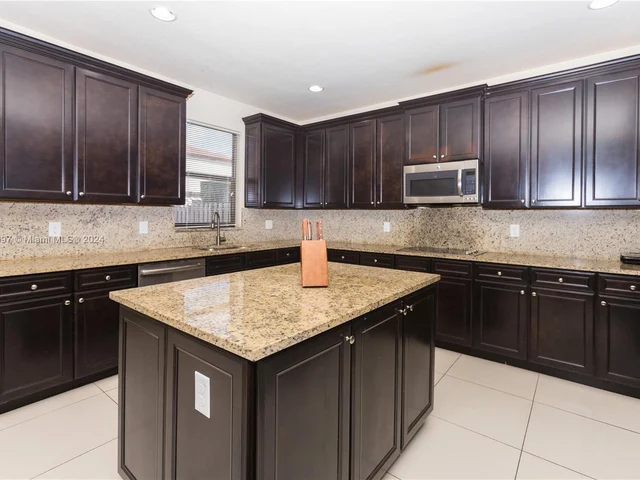 9965 NW 86 TE, Doral FL 33178