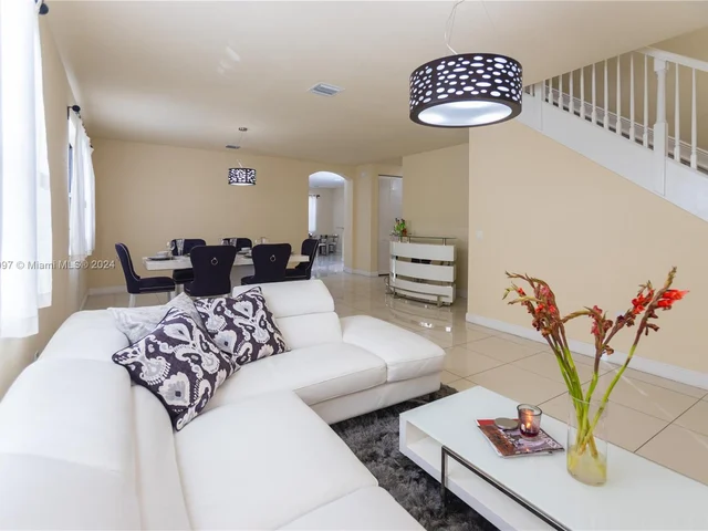 9965 NW 86 TE, Doral FL 33178