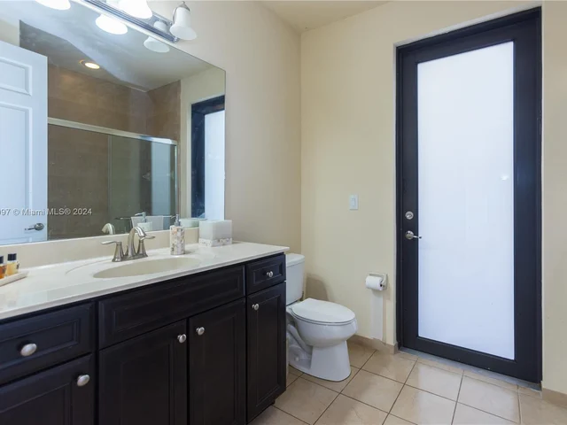 9965 NW 86 TE, Doral FL 33178