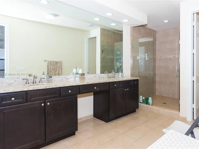 9965 NW 86 TE, Doral FL 33178