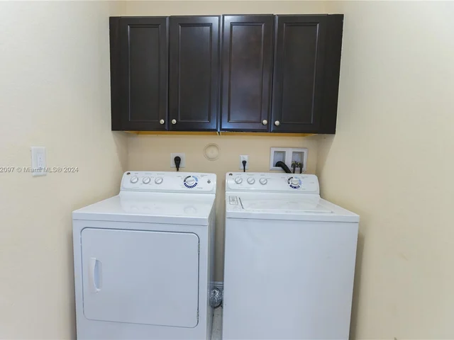 9965 NW 86 TE, Doral FL 33178