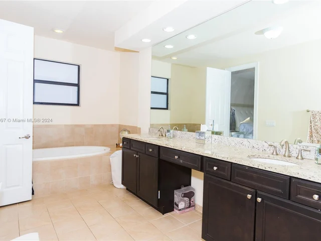 9965 NW 86 TE, Doral FL 33178