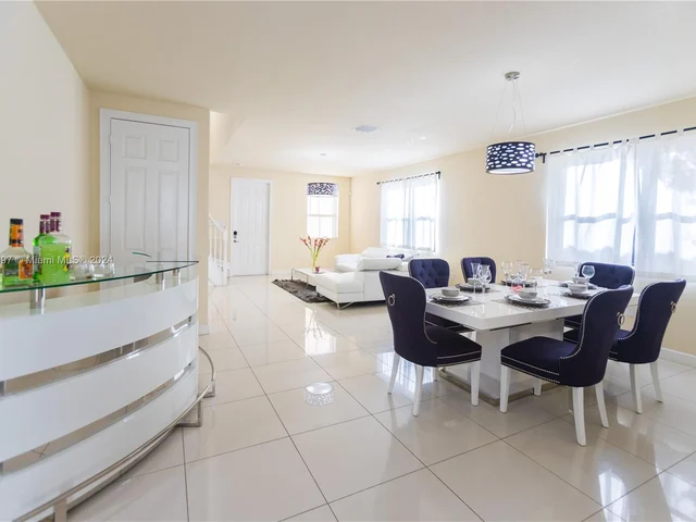 9965 NW 86 TE, Doral FL 33178