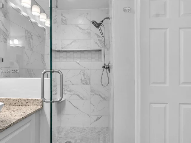 6858 NW 33rd St, Margate FL 33063