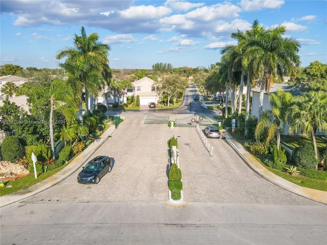 6858 NW 33rd St, Margate FL 33063