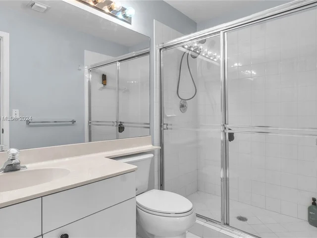 6858 NW 33rd St, Margate FL 33063