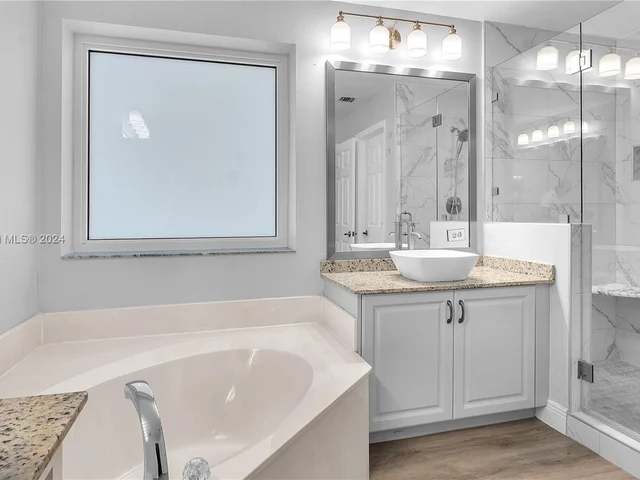 6858 NW 33rd St, Margate FL 33063