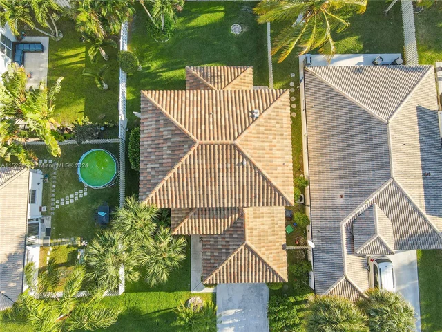 6858 NW 33rd St, Margate FL 33063