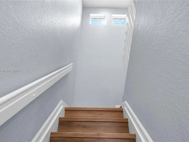 6858 NW 33rd St, Margate FL 33063