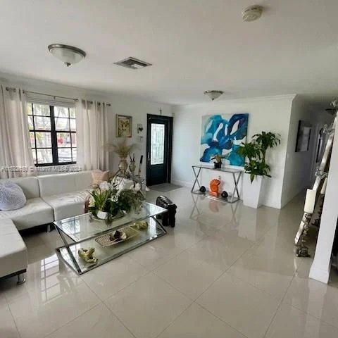 10275 SW 34th St, Miami FL 33165